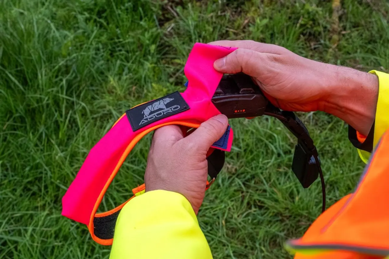 Warnhalsung mit GPS-Trackertasche